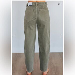 NWT! WOMENS KANCAN OLIVE STRAIGHT BARREL JEAN SIZE 28!